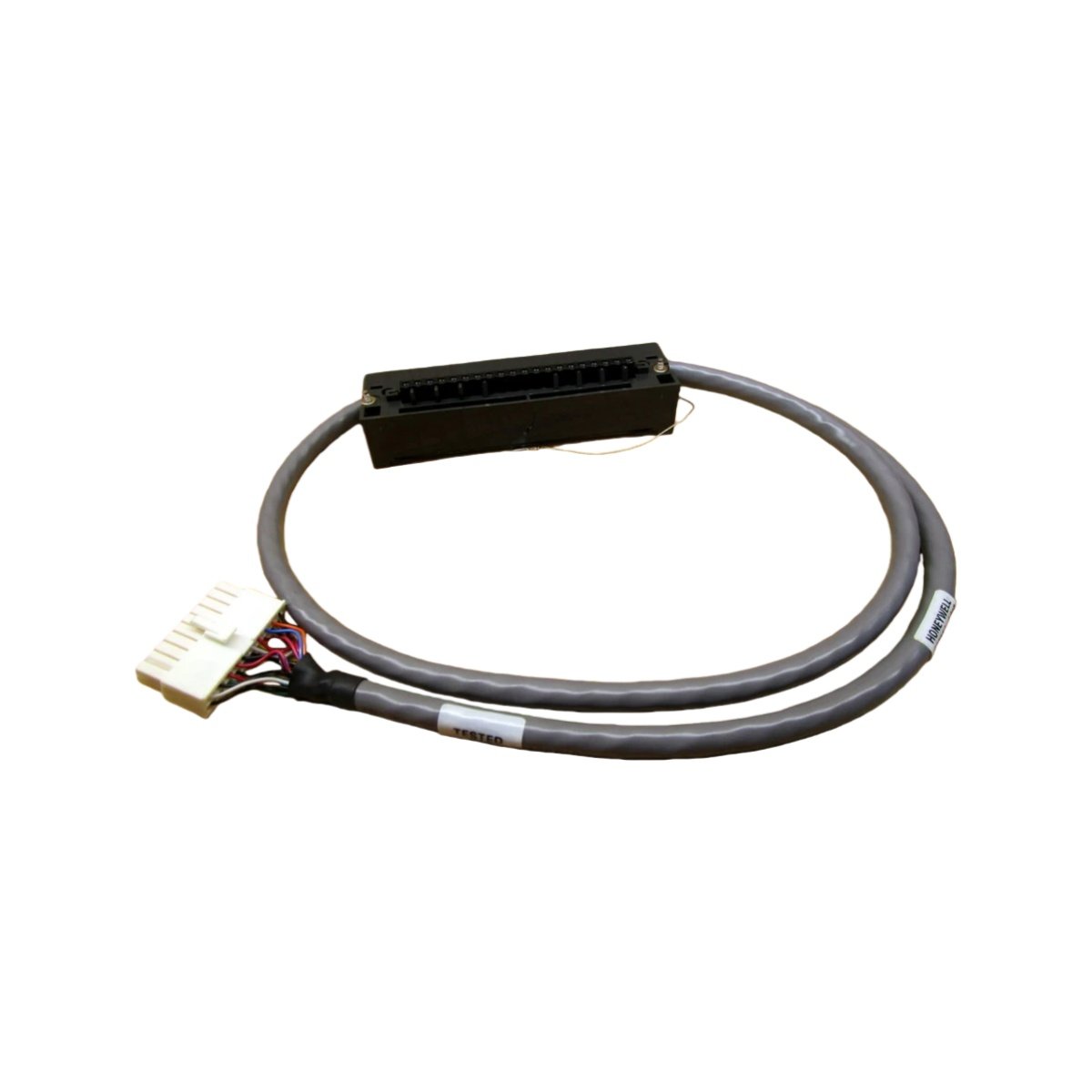 Honeywell 900RTC-L025 cable assembly, 2.5m length, connects ControlEdge HC900 to I/O. UL/CSA approved for low-voltage applications.