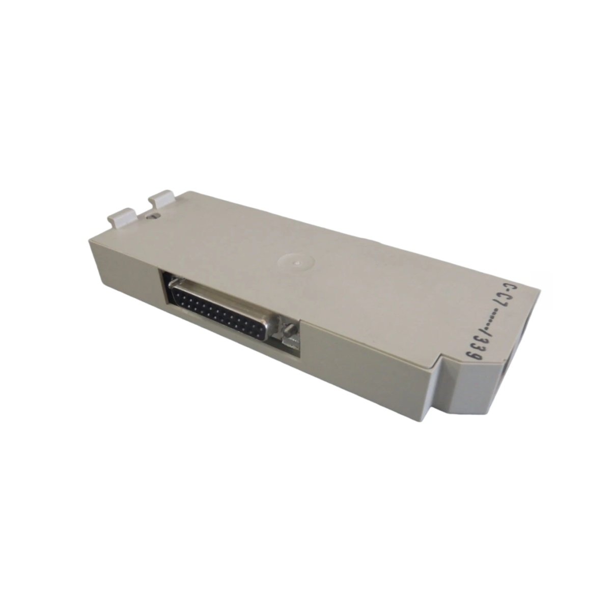 Siemens 6ES5983-3AA11 cable connector for S5 PLC. 15-pin D-sub, robust design, secure signal transmission. 0.3 kg, ideal for industrial automation.